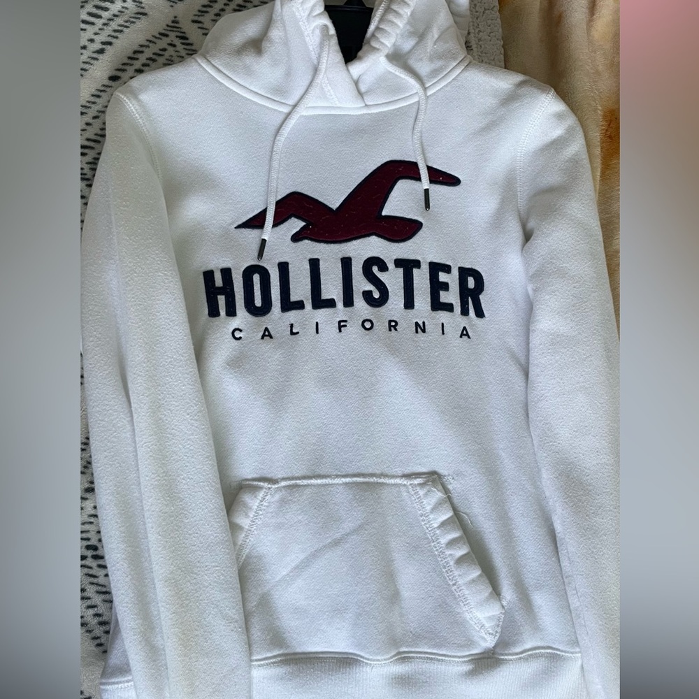 Hollister plain white embroidered sweatshirt